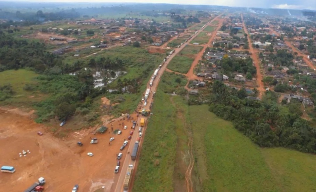BR-364 é bloqueada na região de Vista Alegre do Abunã